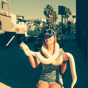 Meet your Posher, Danielle